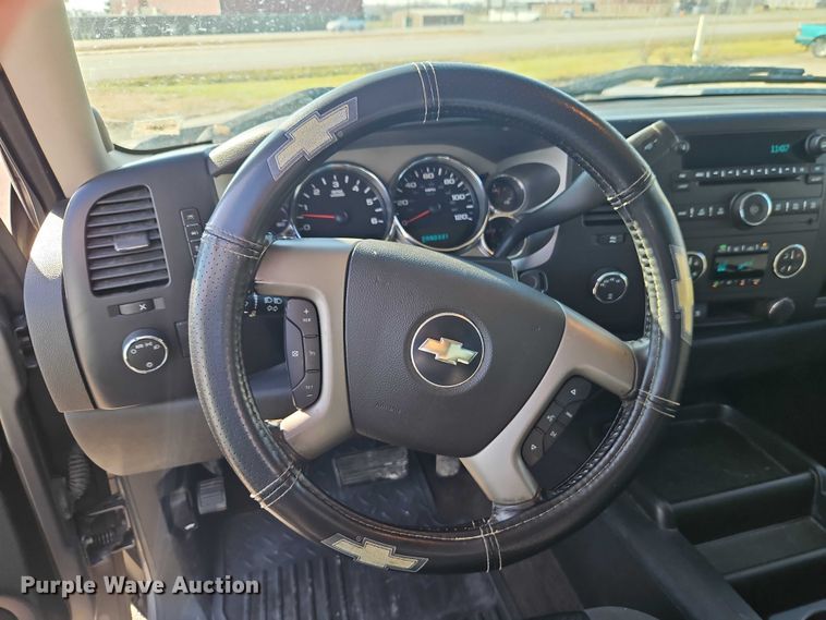 image for item EO4910 2007 Chevrolet Silverado 1500 Crew Cab pickup truck