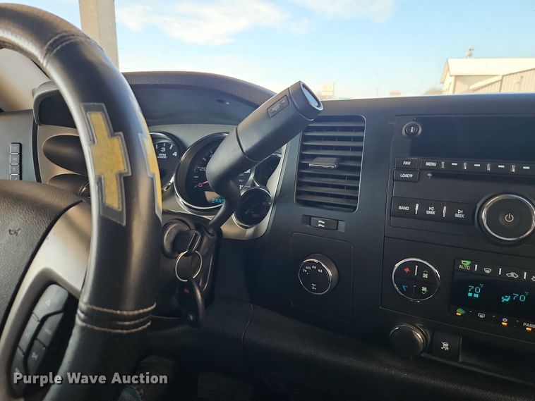 image for item EO4910 2007 Chevrolet Silverado 1500 Crew Cab pickup truck