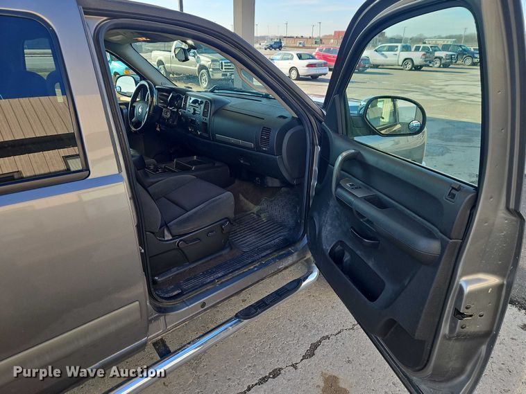 image for item EO4910 2007 Chevrolet Silverado 1500 Crew Cab pickup truck