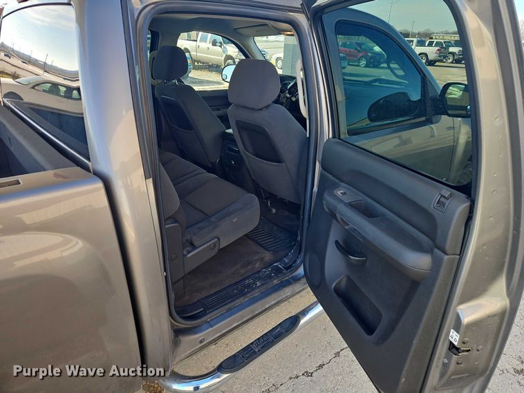 image for item EO4910 2007 Chevrolet Silverado 1500 Crew Cab pickup truck