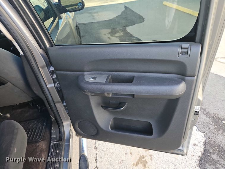 image for item EO4910 2007 Chevrolet Silverado 1500 Crew Cab pickup truck