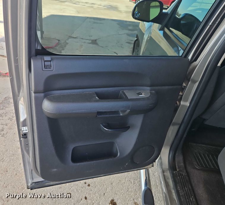 image for item EO4910 2007 Chevrolet Silverado 1500 Crew Cab pickup truck