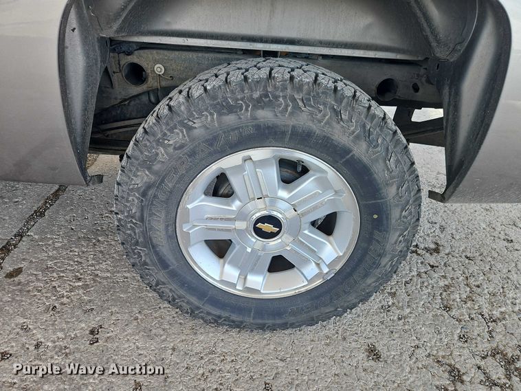 image for item EO4910 2007 Chevrolet Silverado 1500 Crew Cab pickup truck