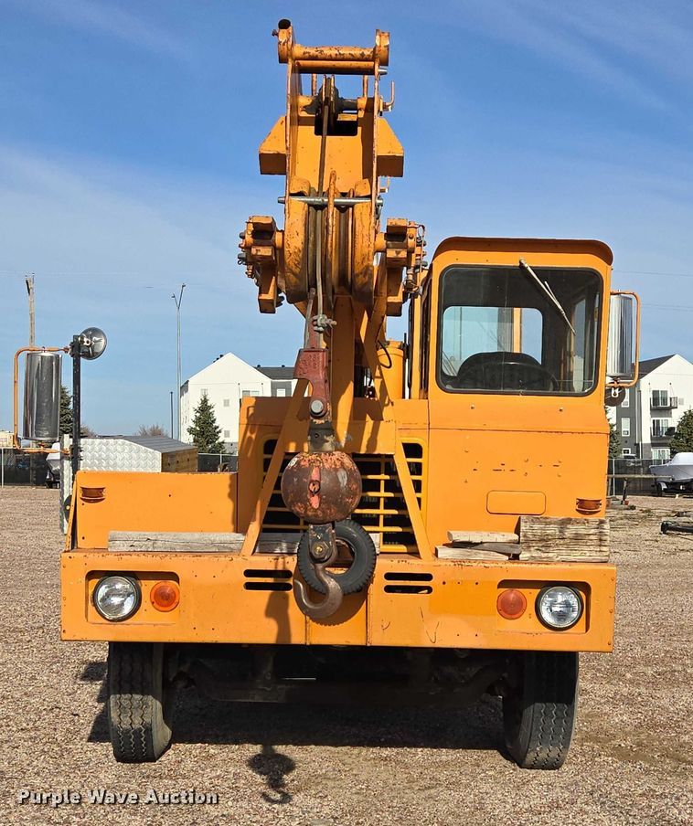 image for item ES2558 1972 Grove TMS100 crane