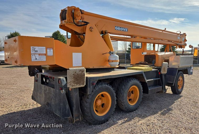 image for item ES2558 1972 Grove TMS100 crane