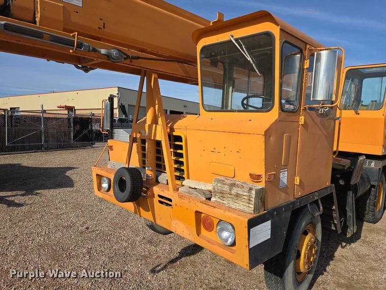 image for item ES2558 1972 Grove TMS100 crane