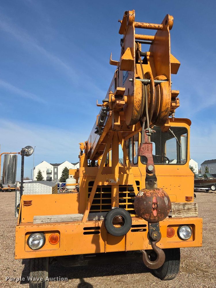 image for item ES2558 1972 Grove TMS100 crane