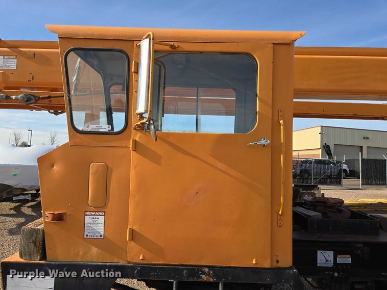 image for item ES2558 1972 Grove TMS100 crane