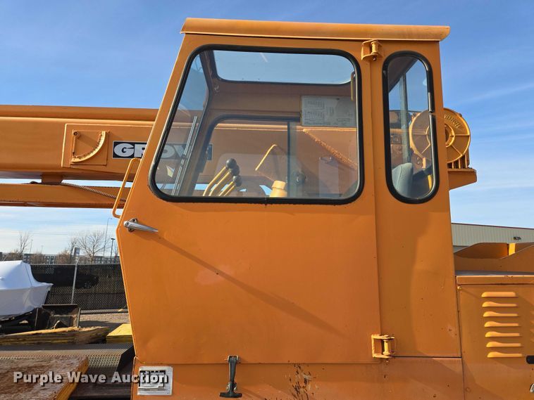 image for item ES2558 1972 Grove TMS100 crane