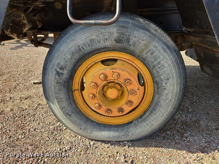 image for item ES2558 1972 Grove TMS100 crane