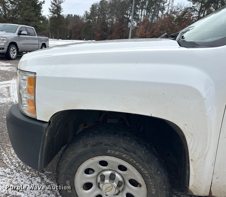 image for item ES2592 2012 Chevrolet Silverado 1500 pickup truck