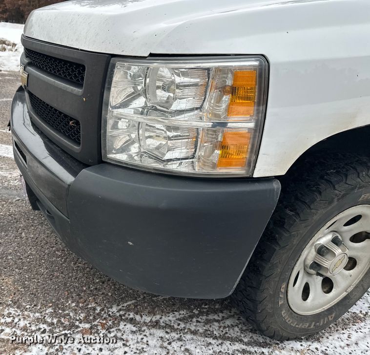 image for item ES2592 2012 Chevrolet Silverado 1500 pickup truck