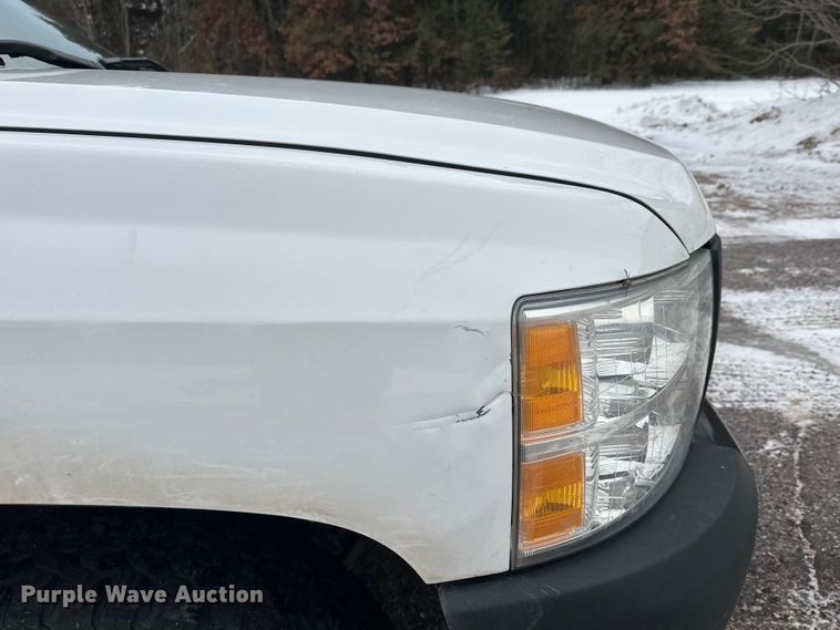 image for item ES2592 2012 Chevrolet Silverado 1500 pickup truck