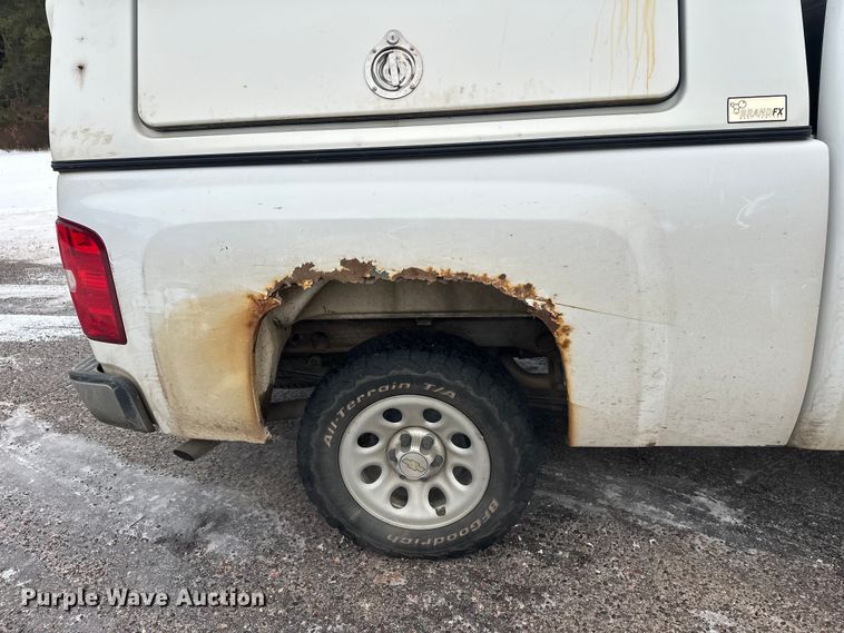 image for item ES2592 2012 Chevrolet Silverado 1500 pickup truck