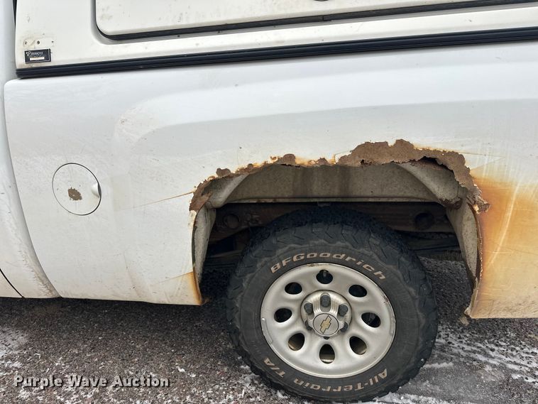 image for item ES2592 2012 Chevrolet Silverado 1500 pickup truck