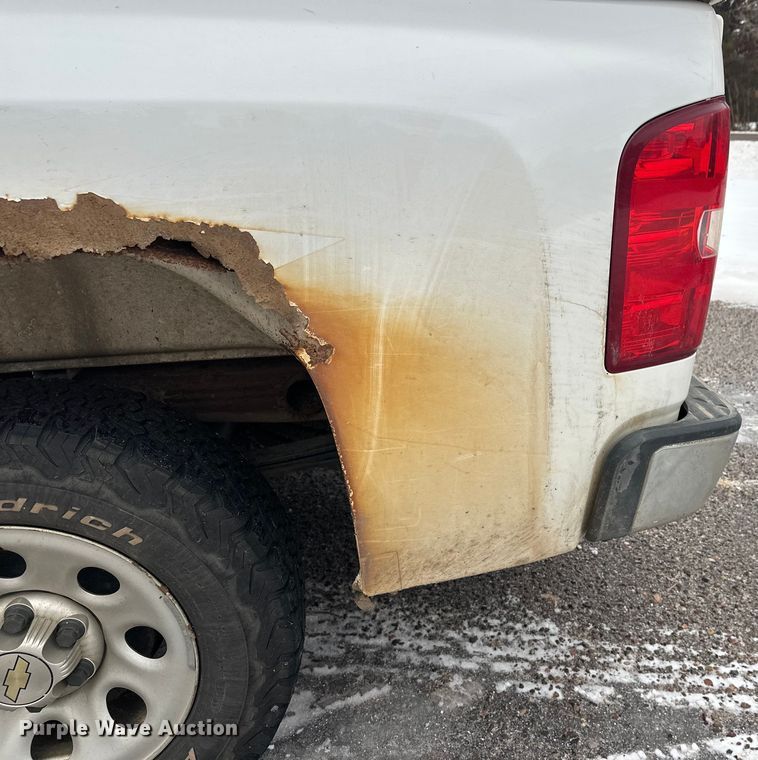 image for item ES2592 2012 Chevrolet Silverado 1500 pickup truck