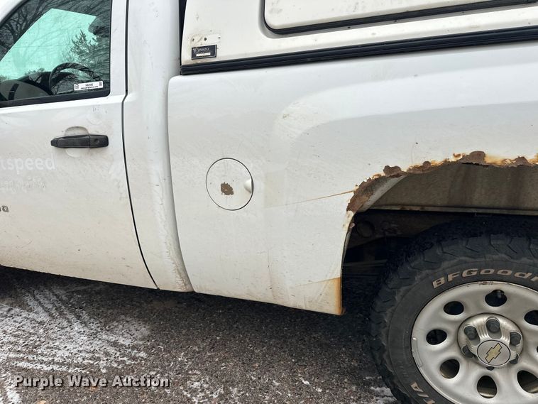 image for item ES2592 2012 Chevrolet Silverado 1500 pickup truck