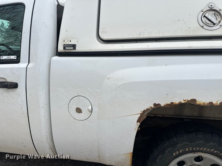 image for item ES2592 2012 Chevrolet Silverado 1500 pickup truck