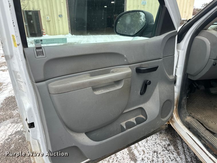 image for item ES2592 2012 Chevrolet Silverado 1500 pickup truck