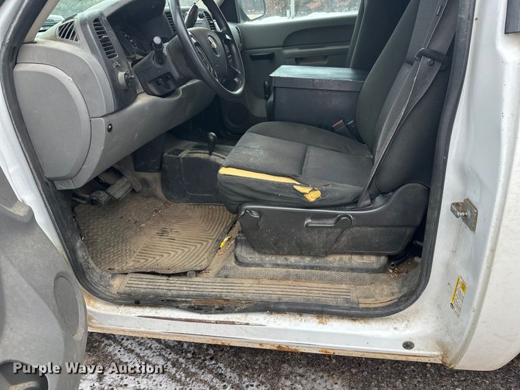 image for item ES2592 2012 Chevrolet Silverado 1500 pickup truck