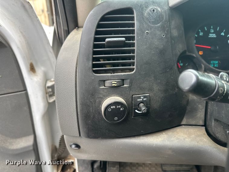 image for item ES2592 2012 Chevrolet Silverado 1500 pickup truck