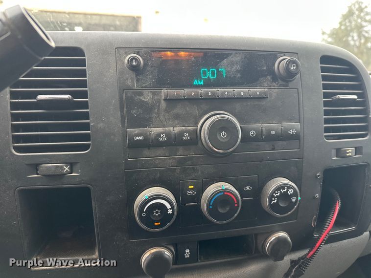 image for item ES2592 2012 Chevrolet Silverado 1500 pickup truck