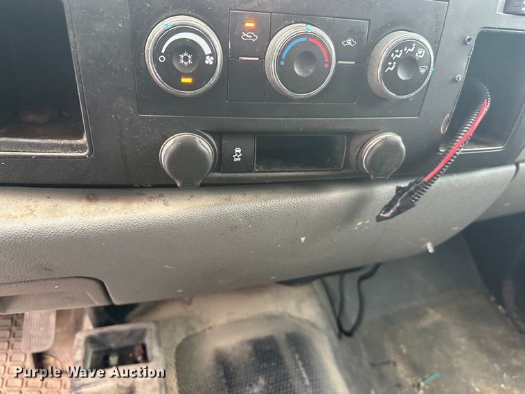 image for item ES2592 2012 Chevrolet Silverado 1500 pickup truck