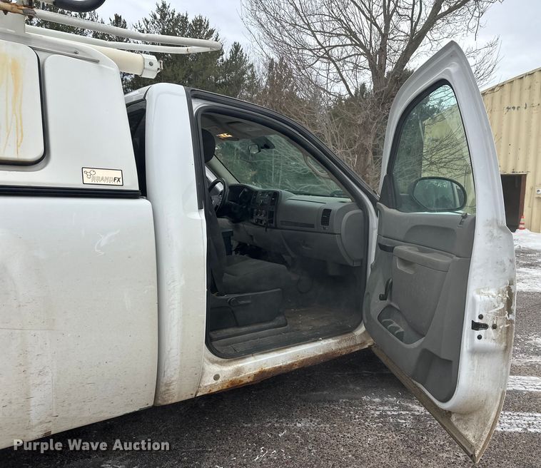 image for item ES2592 2012 Chevrolet Silverado 1500 pickup truck