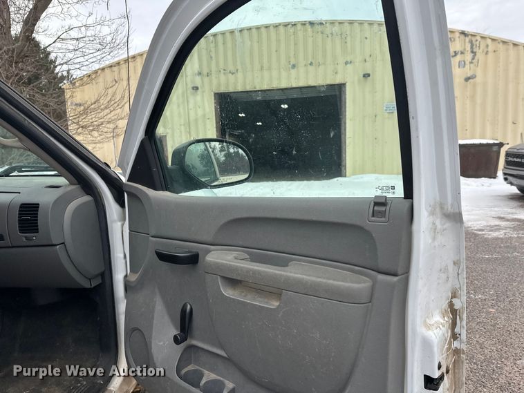 image for item ES2592 2012 Chevrolet Silverado 1500 pickup truck