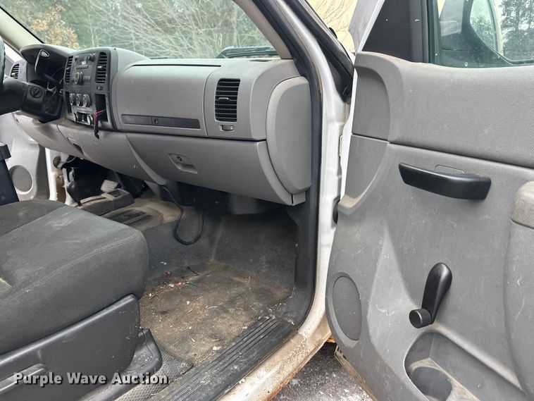 image for item ES2592 2012 Chevrolet Silverado 1500 pickup truck