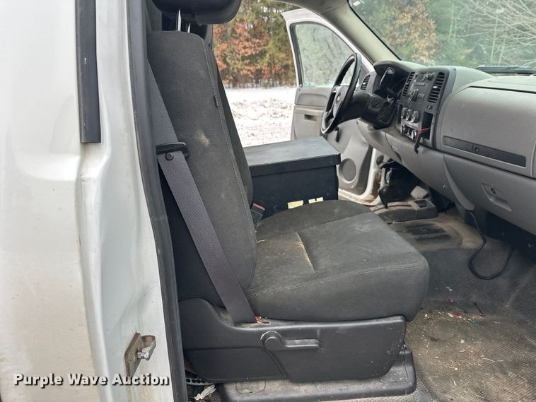 image for item ES2592 2012 Chevrolet Silverado 1500 pickup truck