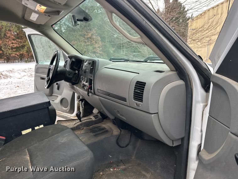 image for item ES2592 2012 Chevrolet Silverado 1500 pickup truck