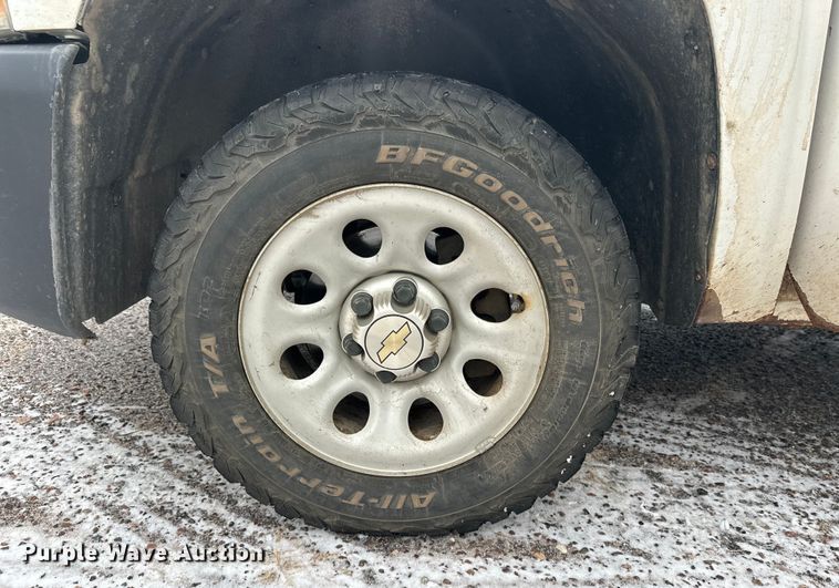 image for item ES2592 2012 Chevrolet Silverado 1500 pickup truck