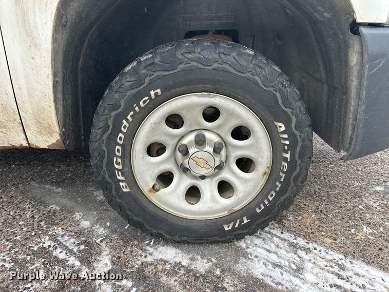 image for item ES2592 2012 Chevrolet Silverado 1500 pickup truck