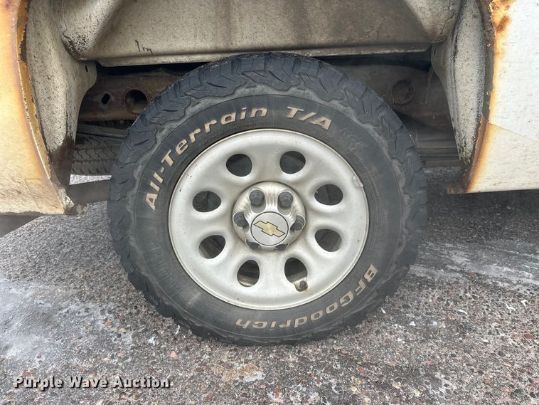 image for item ES2592 2012 Chevrolet Silverado 1500 pickup truck