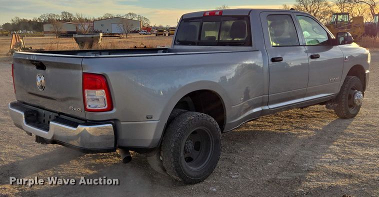 image for item ES2659 2020 RAM 3500HD Crew Cab pickup truck