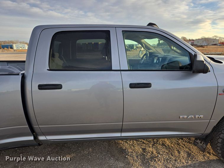 image for item ES2659 2020 RAM 3500HD Crew Cab pickup truck