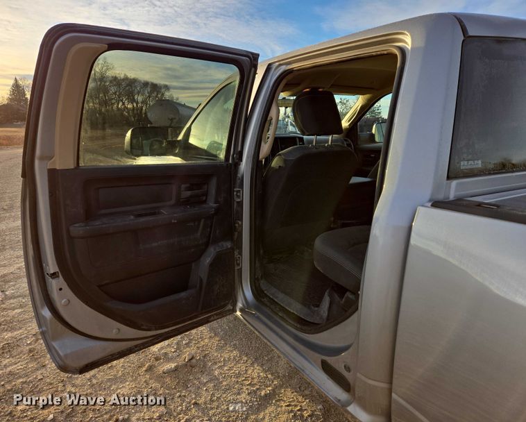 image for item ES2659 2020 RAM 3500HD Crew Cab pickup truck