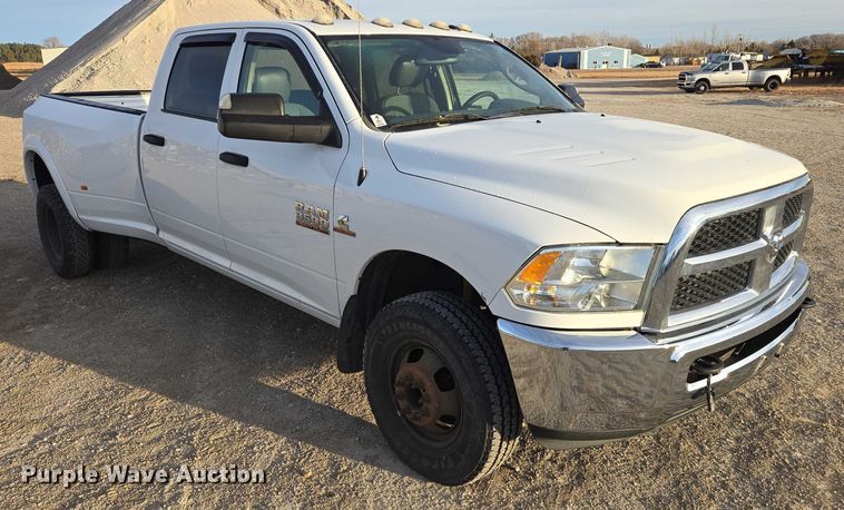 image for item ES2660 2016 RAM 3500HD Crew Cab pickup truck