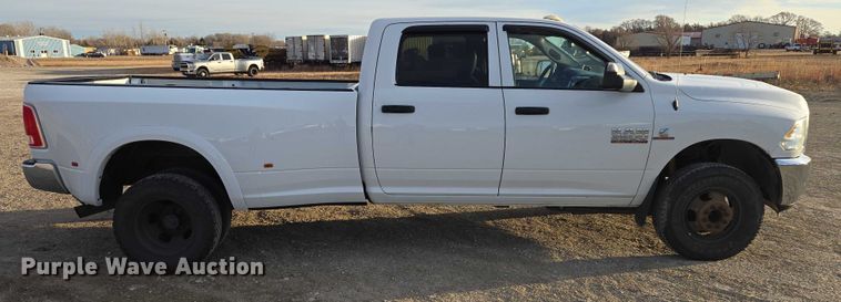 image for item ES2660 2016 RAM 3500HD Crew Cab pickup truck