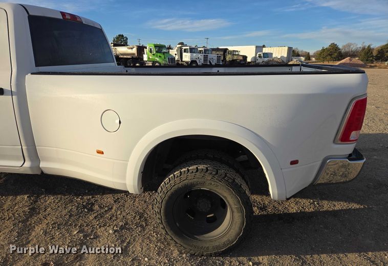 image for item ES2660 2016 RAM 3500HD Crew Cab pickup truck