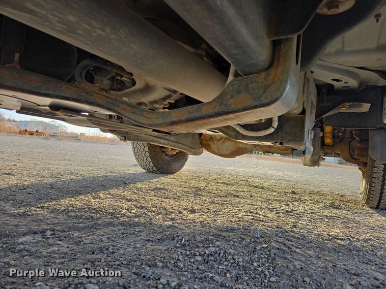 image for item ES2660 2016 RAM 3500HD Crew Cab pickup truck