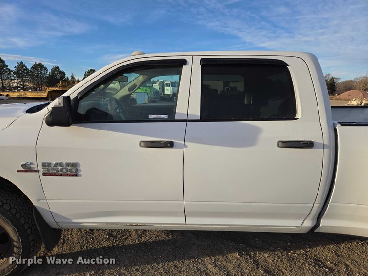 image for item ES2660 2016 RAM 3500HD Crew Cab pickup truck