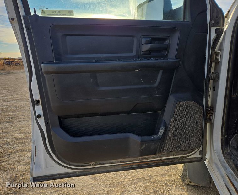 image for item ES2660 2016 RAM 3500HD Crew Cab pickup truck