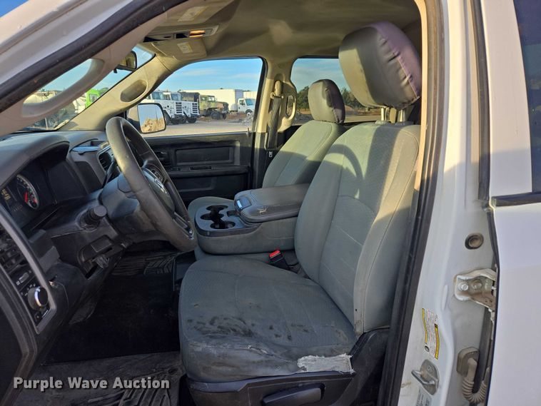 image for item ES2660 2016 RAM 3500HD Crew Cab pickup truck