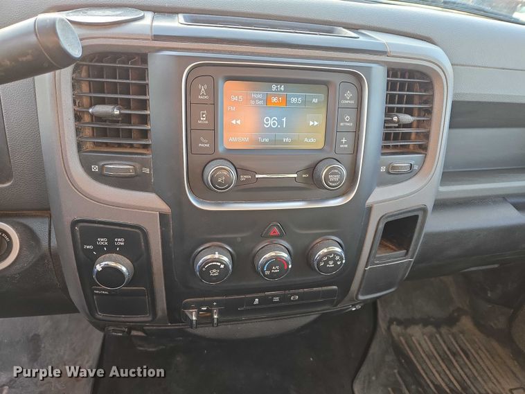 image for item ES2660 2016 RAM 3500HD Crew Cab pickup truck