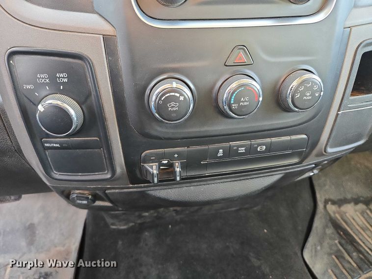 image for item ES2660 2016 RAM 3500HD Crew Cab pickup truck