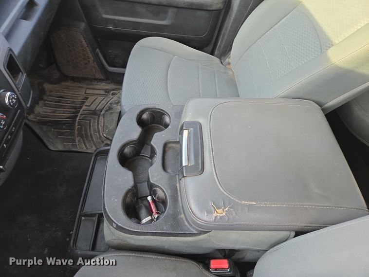 image for item ES2660 2016 RAM 3500HD Crew Cab pickup truck