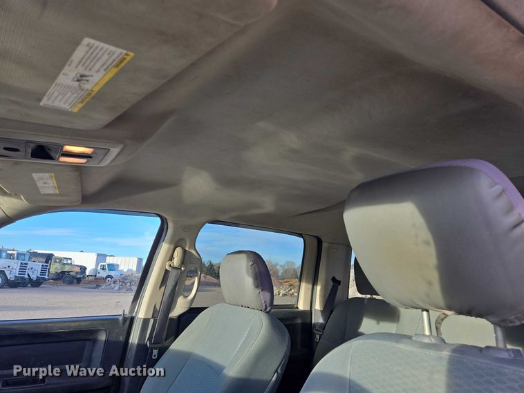 image for item ES2660 2016 RAM 3500HD Crew Cab pickup truck