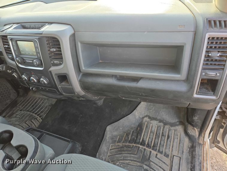 image for item ES2660 2016 RAM 3500HD Crew Cab pickup truck